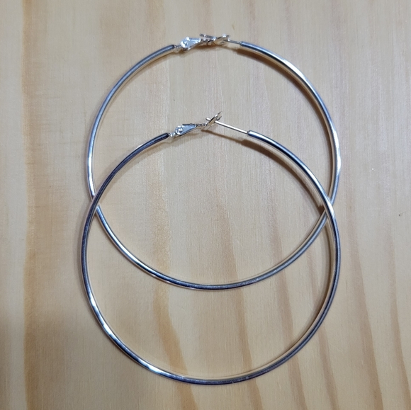 Thin Silver Round Hoop Lightweight Earrings NEW - Picture 9 of 9